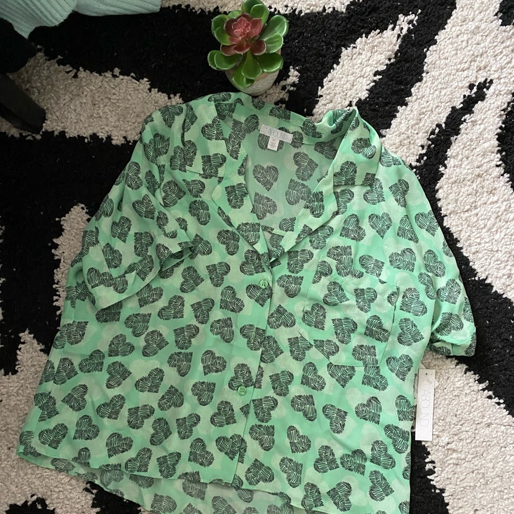 NWT Heart-Printed Button Down Top Abound Size XXS